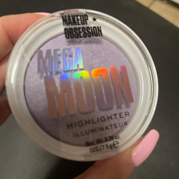 Makeup Obsession Highlighter and Liquid Highlighting Illuminator - Picture 3 of 3